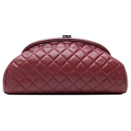 Clutch Chanel Rojo de Caviar Acolchado Timeless Kisslock Roja Burdeos