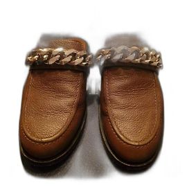 Givenchy Leder Pantoletten Braun mit Silberkette Braun
