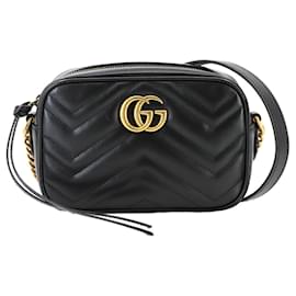 Gucci-Bolsa de ombro mini em couro matelassê GG Marmont da Gucci-Preto