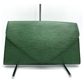Louis Vuitton-Bolsa de Clutch em Couro Epi Louis Vuitton-Verde