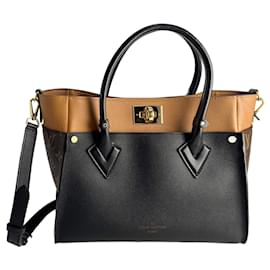 Louis Vuitton-Bolsa tote de couro Monogram On My Side MM com laterais Monogram-Preto