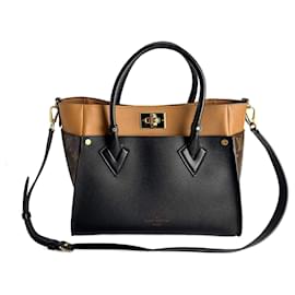 Louis Vuitton-Bolsa tote de couro Monogram On My Side MM com laterais Monogram-Preto