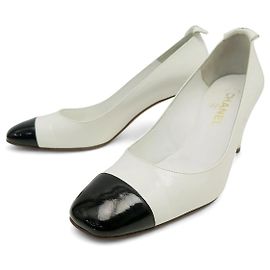 VINTAGE CHANEL HEELS 38.5 IN WHITE LEATHER WITH BLACK TIPS CC LOGO Other