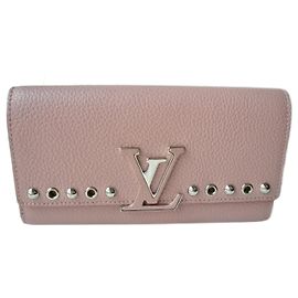 LOUIS VUITTON Capucines Grained Leather Wallet Pink Almost New Condition Pink