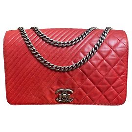 Bolsa média Coco Boy em couro de bezerro envelhecido envernizado acolchoado vermelho Chanel Vermelho