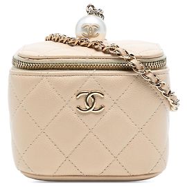 Mini Vanity Case Chanel Beige Acolchado Iridescent Caviar con Perla Superior y Cadena Beige