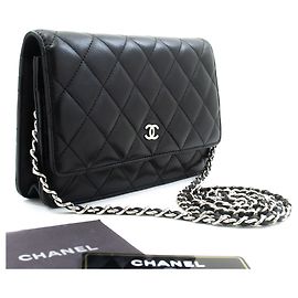 CHANEL Borsa a Catena Classica Nera WOC in Pelle di Agnello Nero