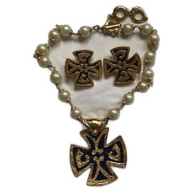 Conjunto de Colar de Pérolas e Brincos Yves Saint Laurent Dourado Gold hardware
