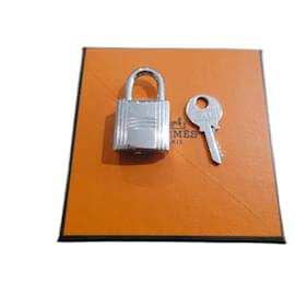Hermès Schloss aus silbernem Stahl für Kelly-, Birkin-Taschen, ein Schlüssel, Box Silber Hardware