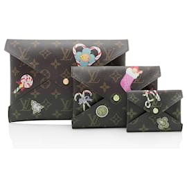 Louis Vuitton-Pochete Kirigami Candy Factory Vivienne em lona Monogram Edição Limitada Louis Vuitton-Marrom