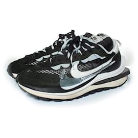 Autre Marque-Sacai x Nike Vaporwaffle black and white trainers-Black
