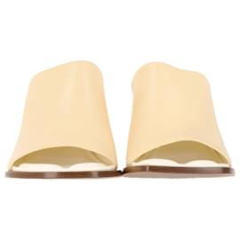 Jacquemus- Jacquemus Les Mules Rond Carré Sandals in Cream Calf  Leather-White,Cream