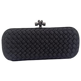 Clutch em seda preta com nó em tecido Intrecciato da Bottega Veneta Preto