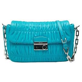 Bolsa de Ombro em Couro Nappa Gaufre da Prada Azul