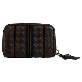 Estojo de moedas redondo em couro Intrecciato da Bottega Veneta Marrom