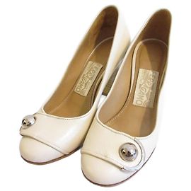 Lederpumps von Salvatore Ferragamo Beige Roh