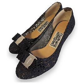 Pumps con lacci Vara Ribbon di Salvatore Ferragamo Nero
