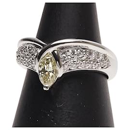 Autre Marque-Pt900 Platinum Diamond V Ring-Silvery