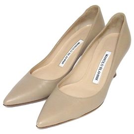 Manolo Blahnik BB70 Leather Pumps Beige