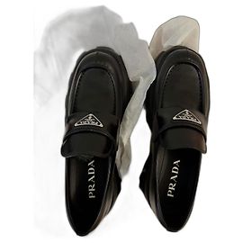 Mocassins Monolith en cuir brossé Prada NEUFS Noir