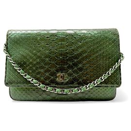 CHANEL WALLET ON CHAIN LIMITIERTE AUFLAGE AUS PYTHONLEDER Grün