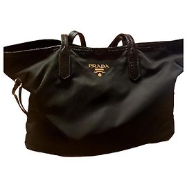 Borsa tote Prada in nylon nero Nero