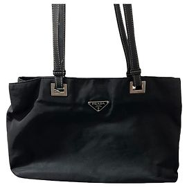 Bolsa de ombro em couro de bezerro preto com logo de nylon Prada Preto