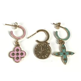 Orecchini Monogram Looping Charm M66074 di Louis Vuitton Rosa Blu D'oro