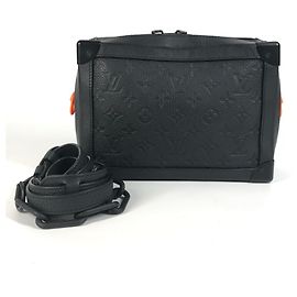 Borsa a tracolla clutch Taurillon Monogram Soft Trunk di Louis Vuitton Nero
