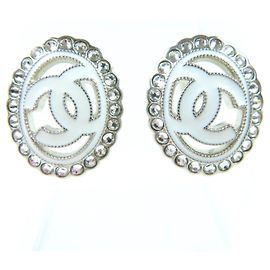 Chanel Pierce Ohrringe Weiß