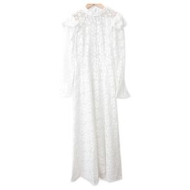 Autre Marque Robe longue en dentelle brodée de fleurs Miss Rosier Blanc