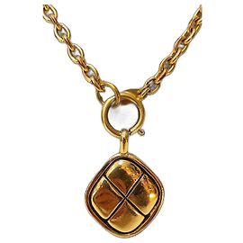 Chanel Collane lunghe D'oro