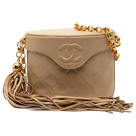 Bolsa Vanity de Couro de Cordeiro Matelassado Bege CC com Franjas da Chanel Bege