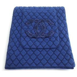 Sciarpa grande trapuntata Chanel con tasca Blu