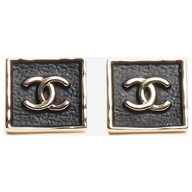 Chanel Black leather square CC studs Black