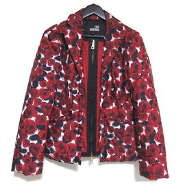 Chaqueta acolchada con estampado de rosas Love Moschino Roja