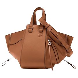Loewe Bolsa Hammock pequena em couro de vitelo clássico Marrom
