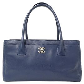 Bolsa executiva feminina Chanel em couro de bezerro azul Azul