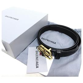 Balenciaga-Cinto de couro com estampado de crocodilo BB Thin da Balenciaga-Preto
