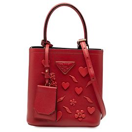Sac à main panier en cuir Saffiano rouge petit orné de Prada Rouge
