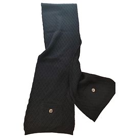 Sciarpa Chanel in cashmere nero con tasche Nero