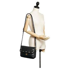 Bolsa transversal de couro vintage com studs MCM preta Preto