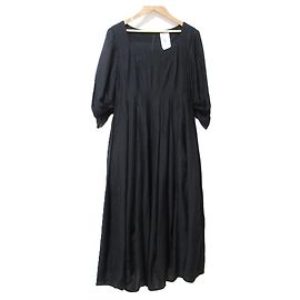 Glänzendes Botanisches Kleid Sybilla Schwarz