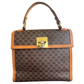 Bolsa Céline Macadam Triunfo Marrom e Couro Caramelo Marrom