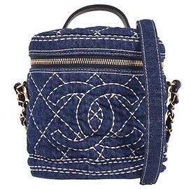Chanel Kosmetiktasche aus gestepptem Denim Blau