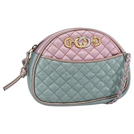 Bolsa de Ombro Gucci Trapuntata em Couro de Cordeiro Azul