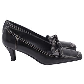 Stuart Weitzman Bow Square-Toe Pumps in Black Leather Black
