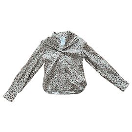 Blusa Camisa Chanel em Popeline de Algodão com Motivos de Flores e CC Multicor