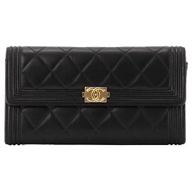 CHANEL - Cartera Boy Chanel en Cuero Negro Liso Negro