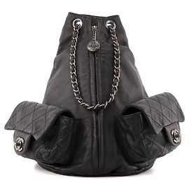 CHANEL - Multipocket Rucksack aus schwarzem Leder Schwarz